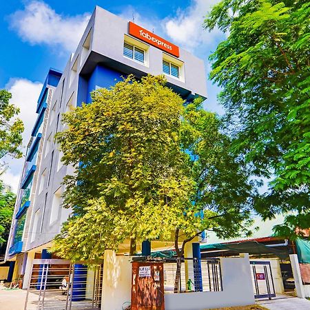 Fabexpress B Zone - Nr Us Consulate Hotel Madras Buitenkant foto