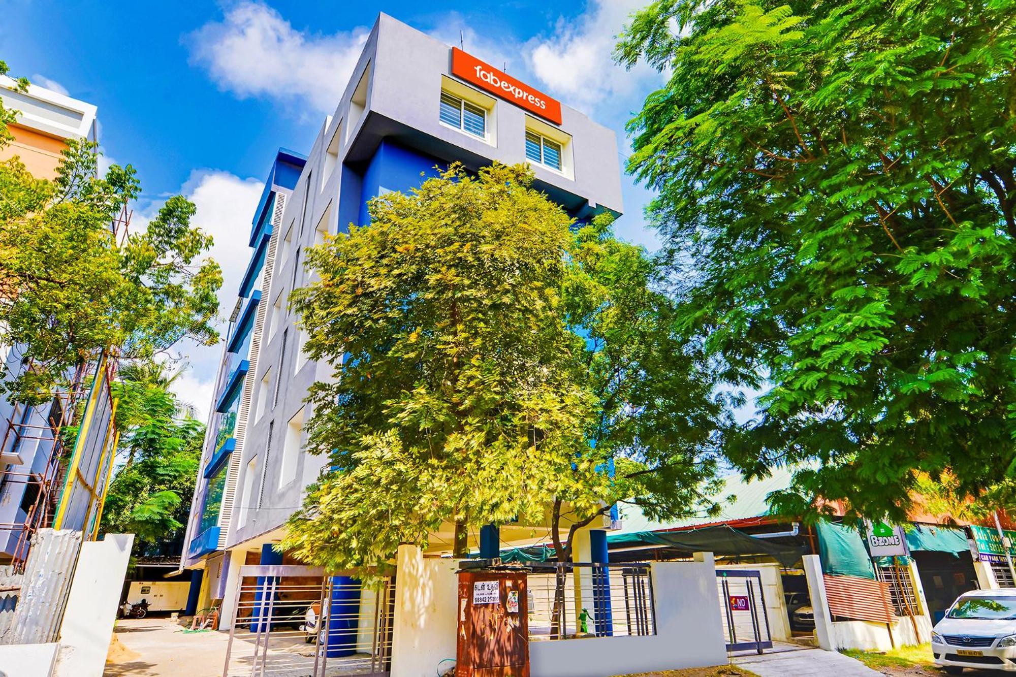 Fabexpress B Zone - Nr Us Consulate Hotel Madras Buitenkant foto